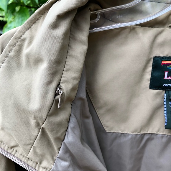 Tan light weight jacket with a hood - Picture 5 of 9